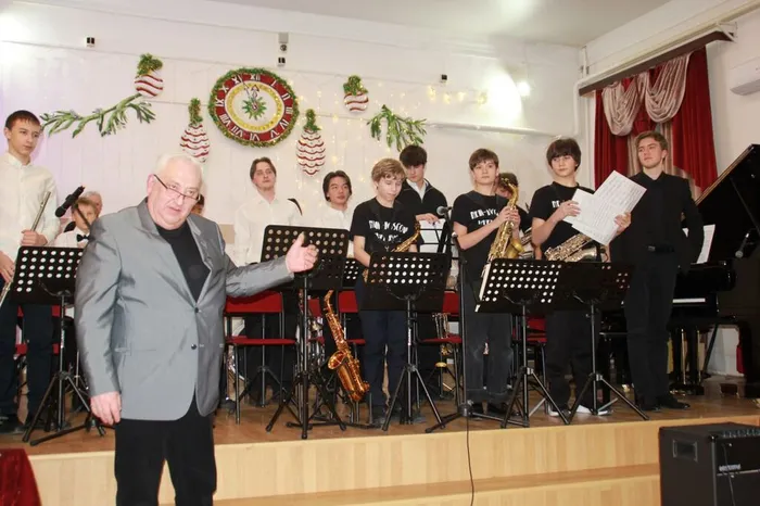 photo_5449380851230640980_y