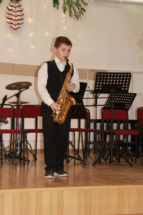 photo_5449380851230640947_y